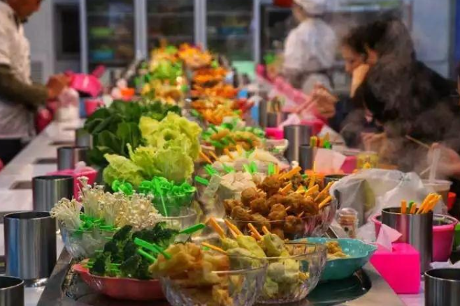 腾龙平台“超豪华”食堂曝光：刷脸支付，还能点播电影！就在这所大学
